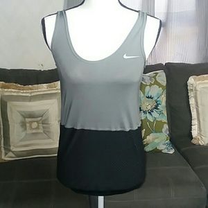 Ladies Nike Workout Top  Small